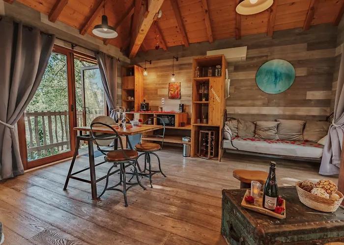 Perchees Dans Les Arbres Hotel *