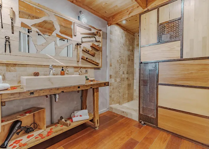 Perchees Dans Les Arbres * Capdrot